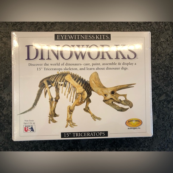 Eyewitness Kits Other - NIB Eyewitness Kits- Dinoworks 15” Triceratops